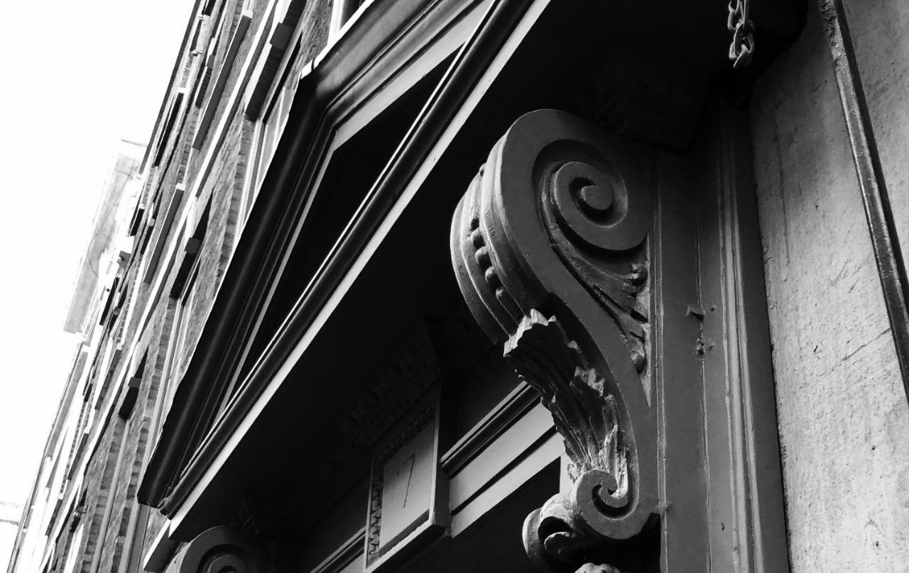 Chateau Denmark London Exterior photo A corbel on a building in Paris
