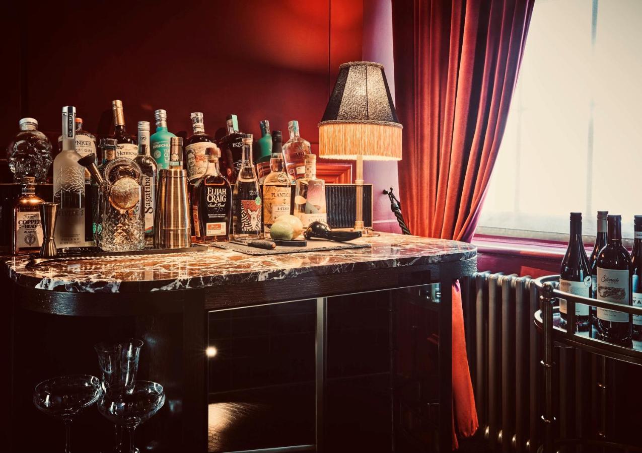 Chateau Denmark London Exterior photo The bar at the 1900