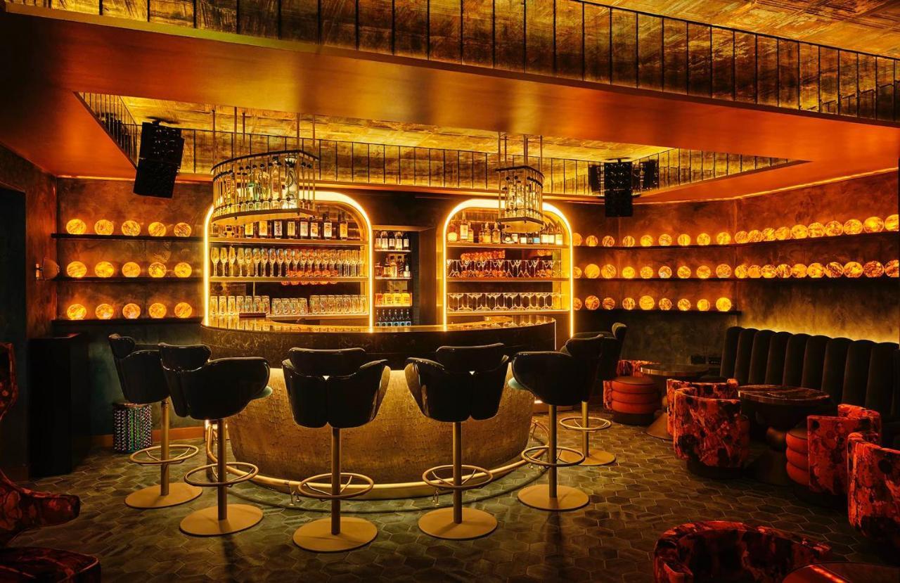 Chateau Denmark London Exterior photo The bar at the nightclub