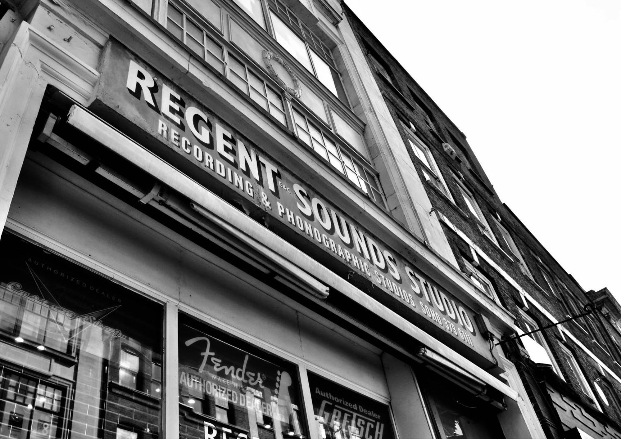 Chateau Denmark London Exterior photo Regent Sounds